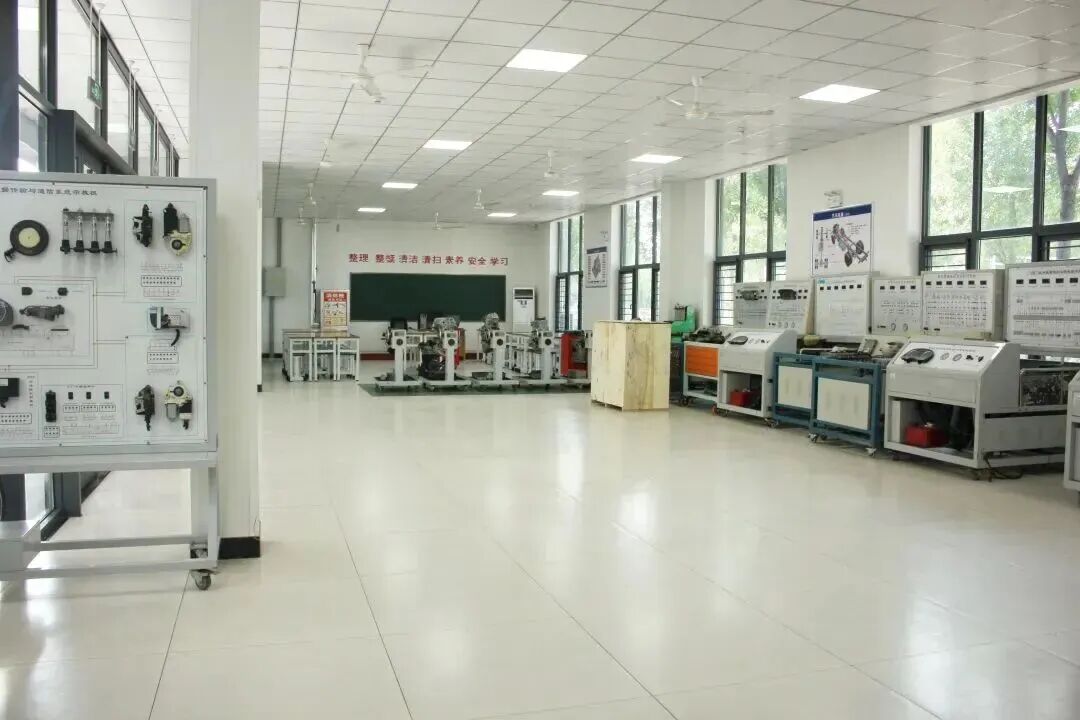 学校简介(图4) 学校简介(图4)