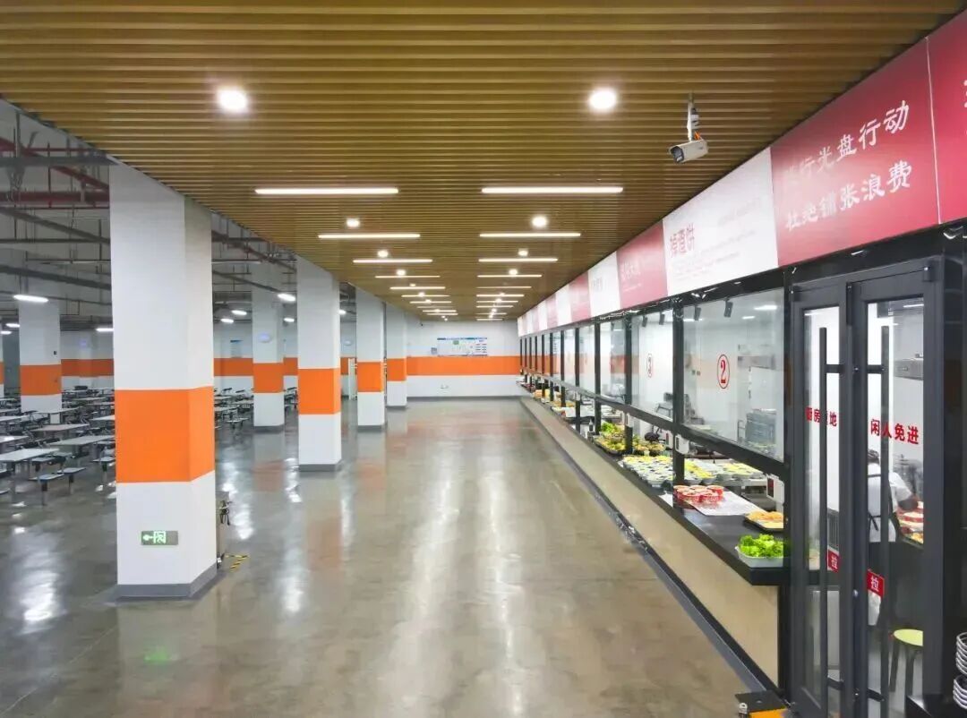 学校简介(图8) 学校简介(图8)